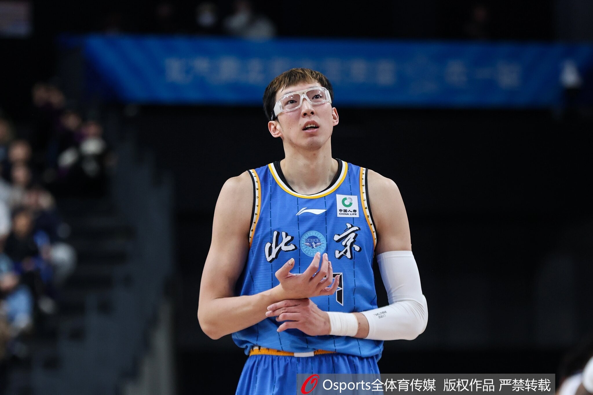 奇异果体育-表现平平！周琦9中4拿到10分9板  罚球4中2